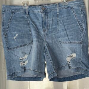 Womens Torrid Ripped Denim Shorts size 22